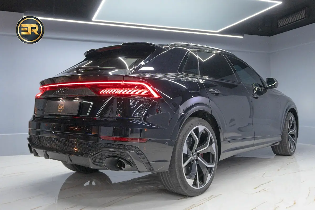 Audi RSQ8 (Black)