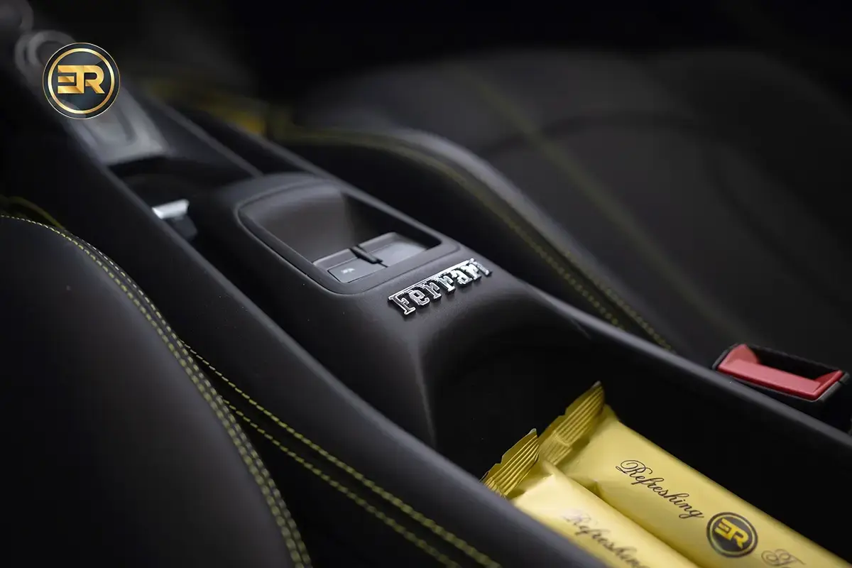 Ferrari F8 Tributo Spyder (Yellow)