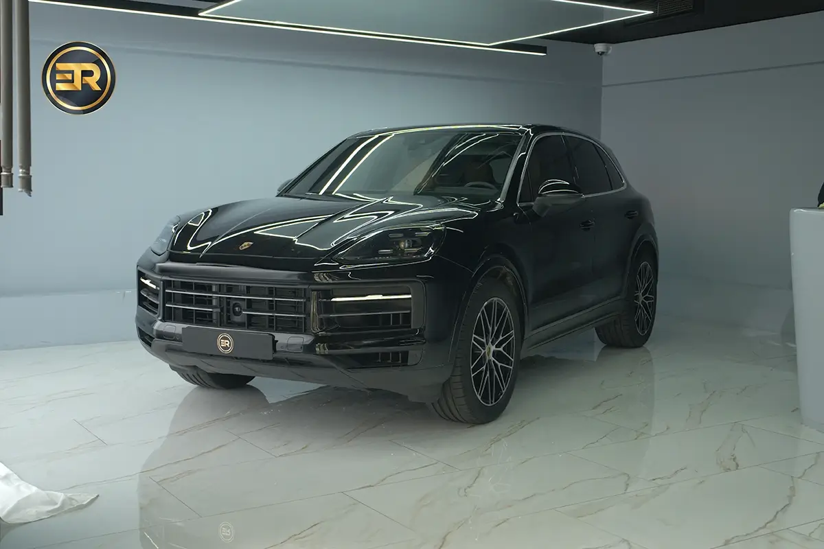 Porsche Cayenne Black