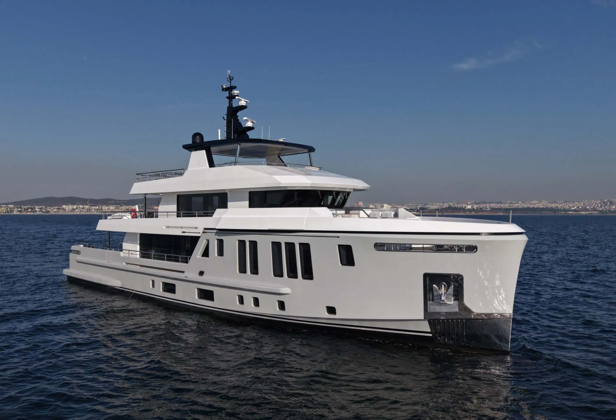 BEE Explorer Yacht